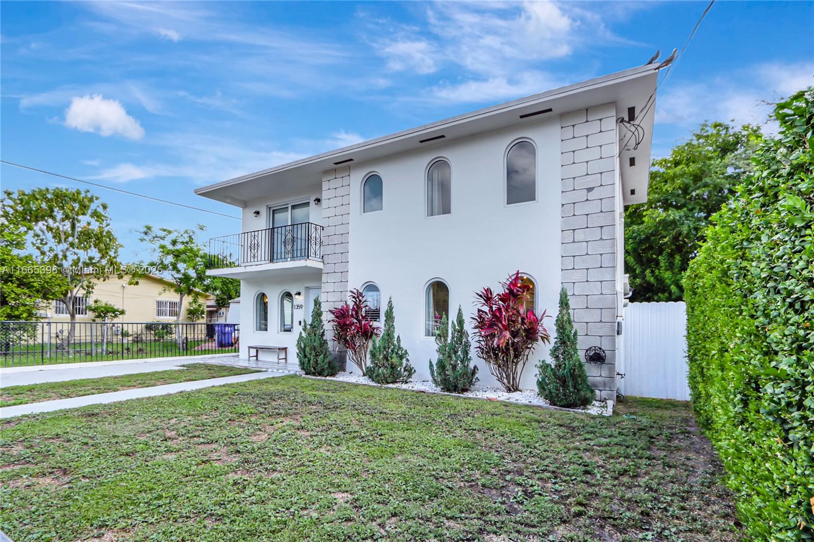 1359 SW 11th St
