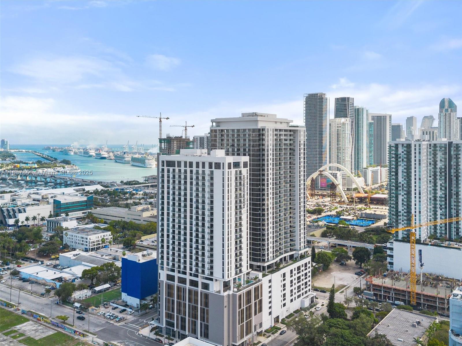 Condo for Sale in Miami, FL