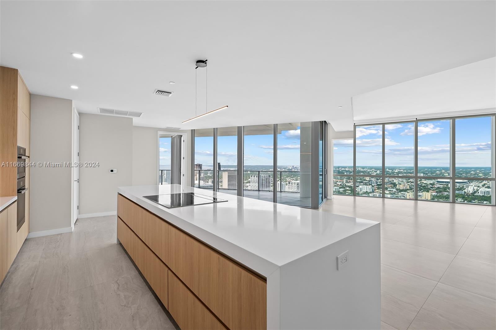 Apartamento à Venda em Miami, FL