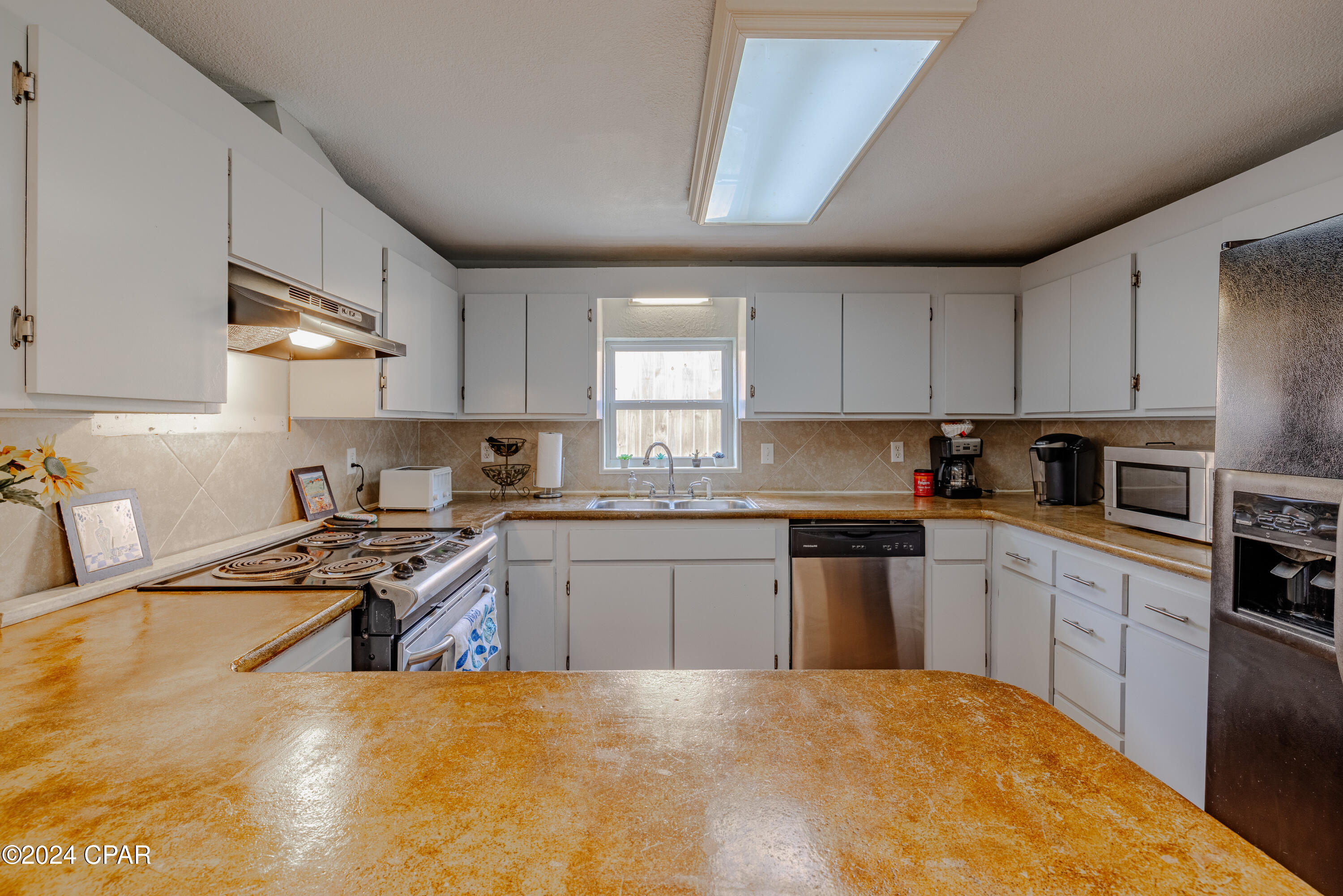 Image 10 For 5818 Hilltop Avenue