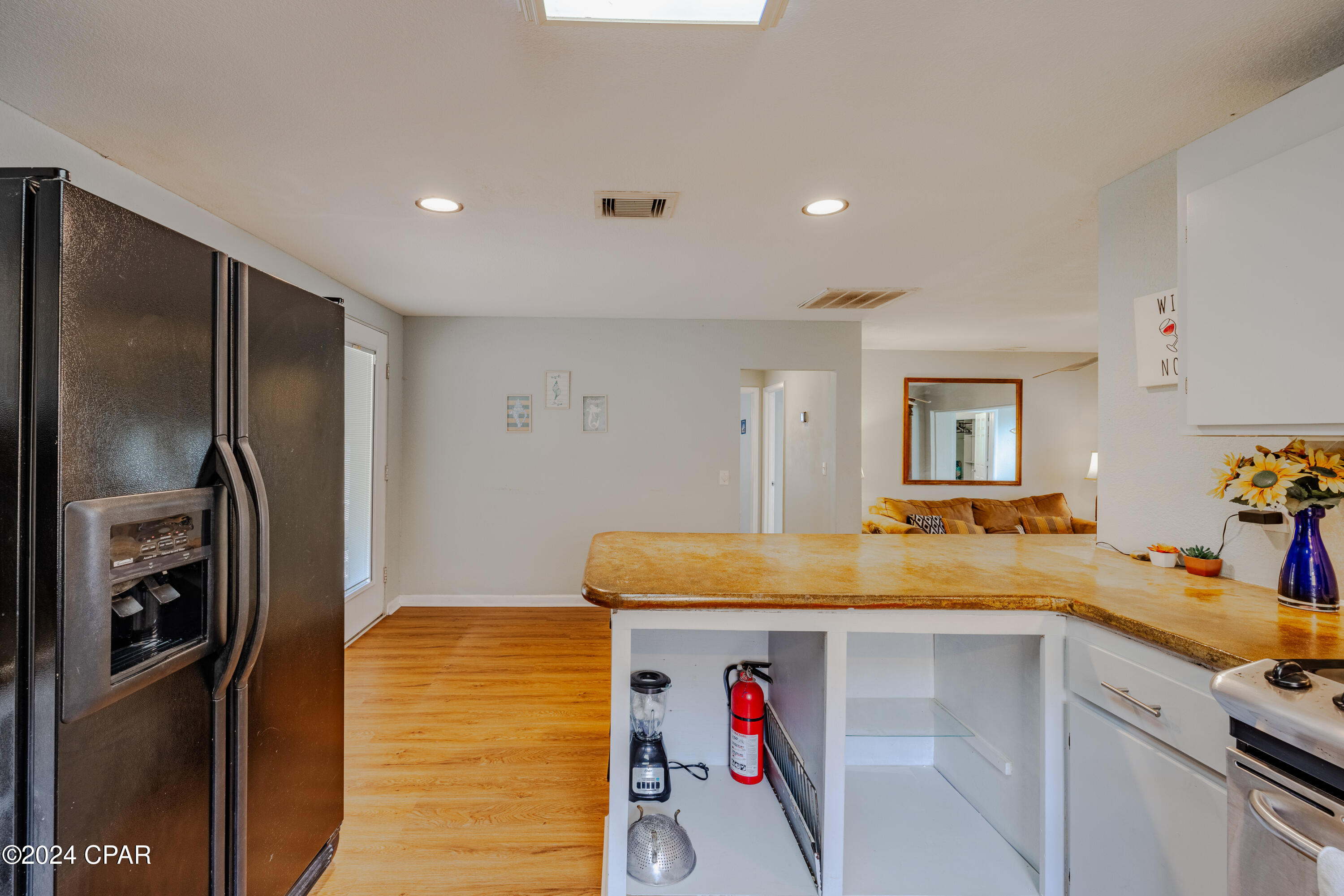 Image 11 For 5818 Hilltop Avenue