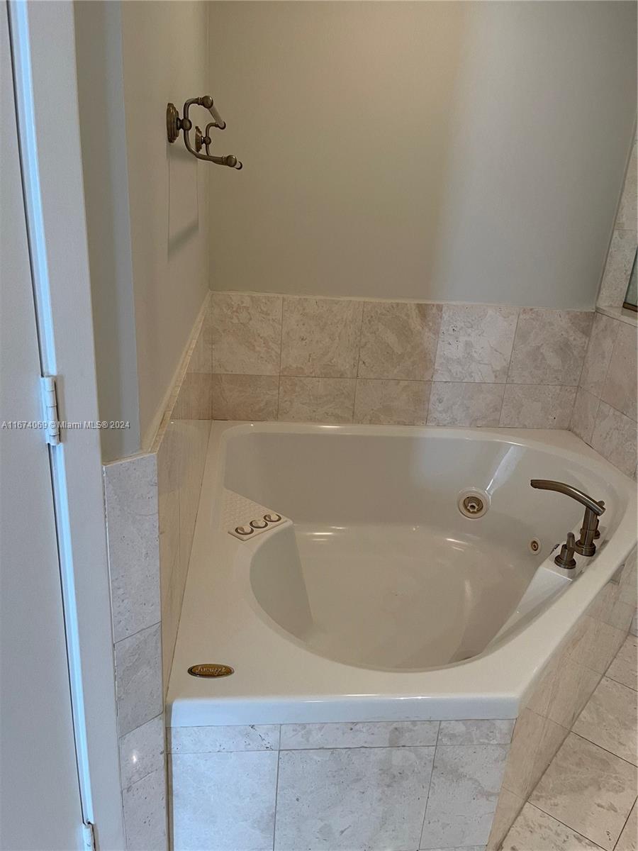 901 Brickell Key Blvd #1103, Miami FL 33131