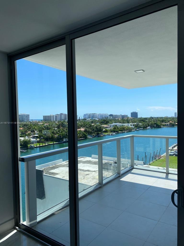 Apartamento à Venda em Bay Harbor Islands, FL