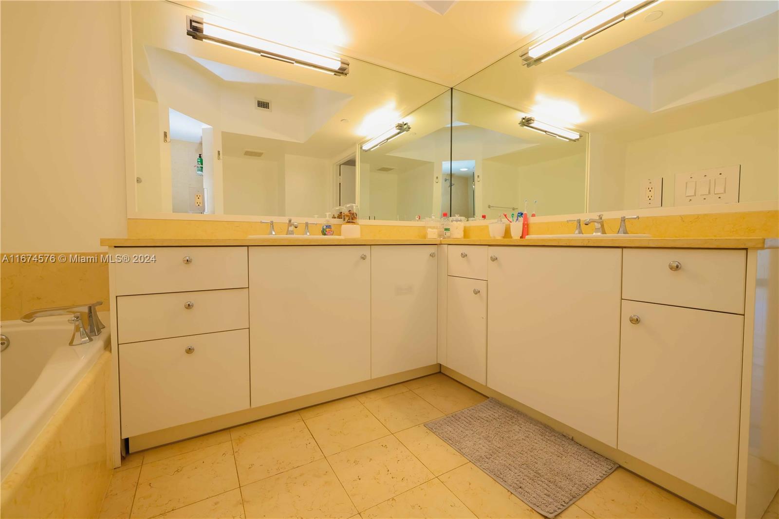 19900 E Country Club Dr #307, Aventura FL 33180
