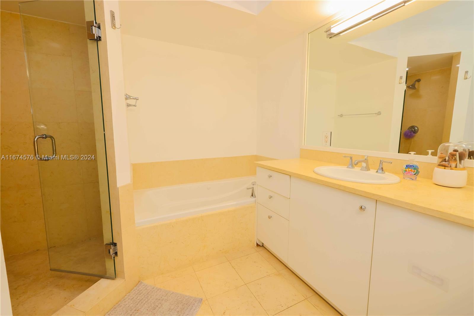 19900 E Country Club Dr #307, Aventura FL 33180
