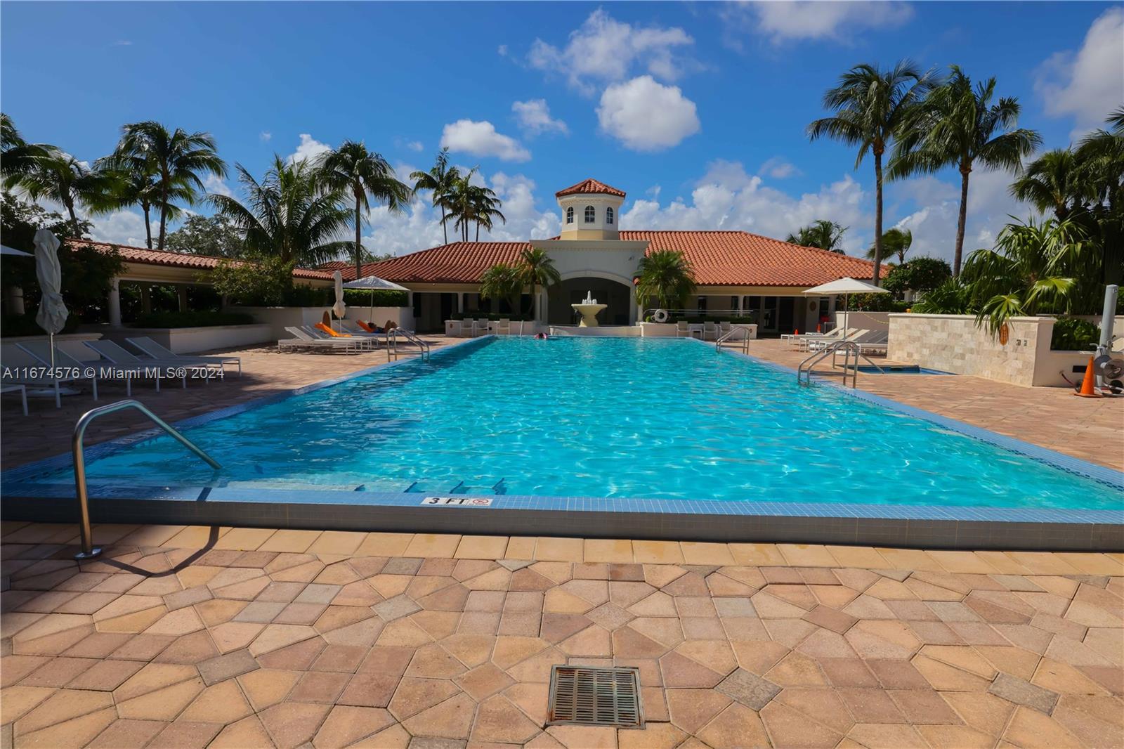 19900 E Country Club Dr #307, Aventura FL 33180