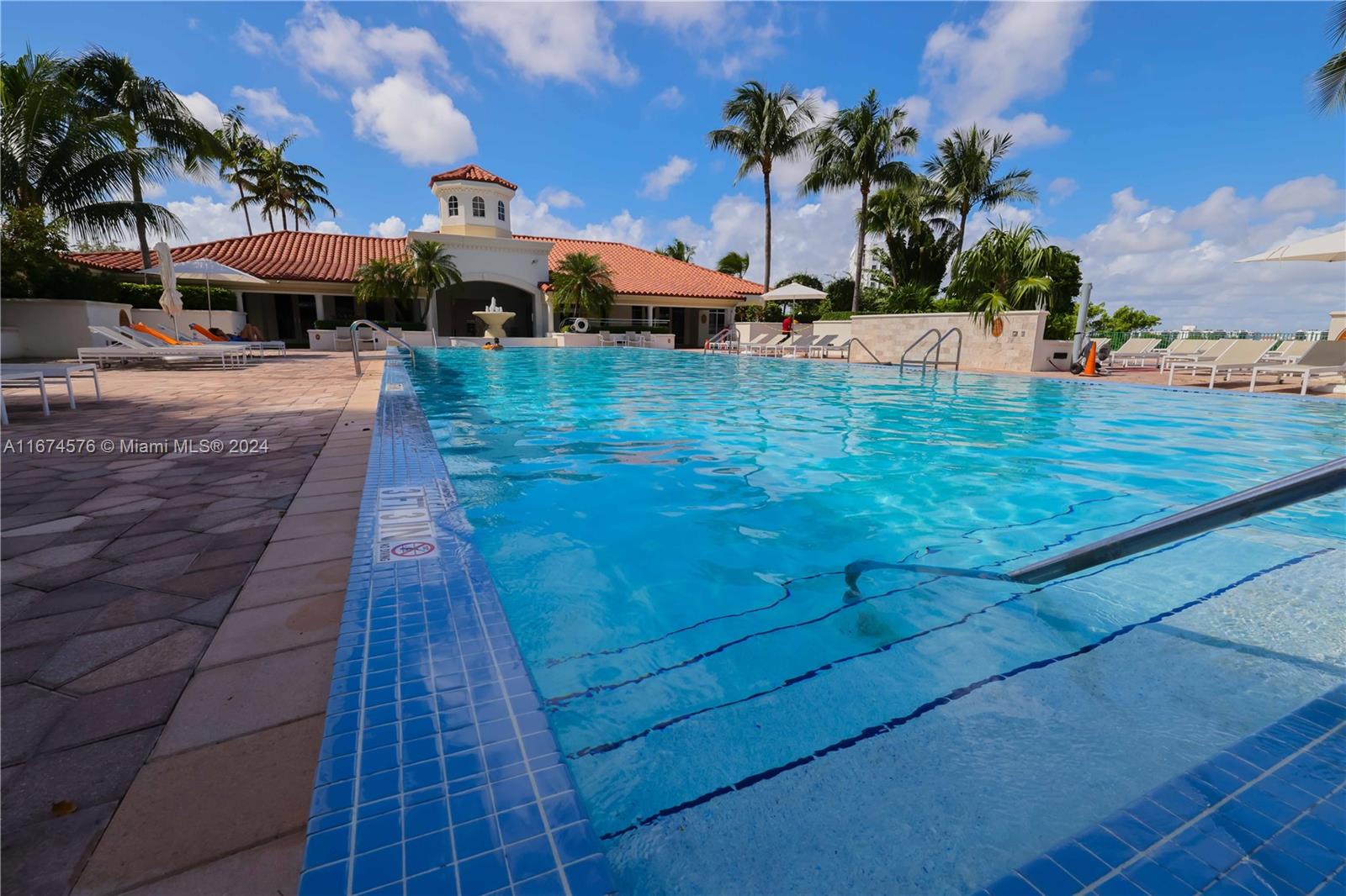 19900 E Country Club Dr #307, Aventura FL 33180