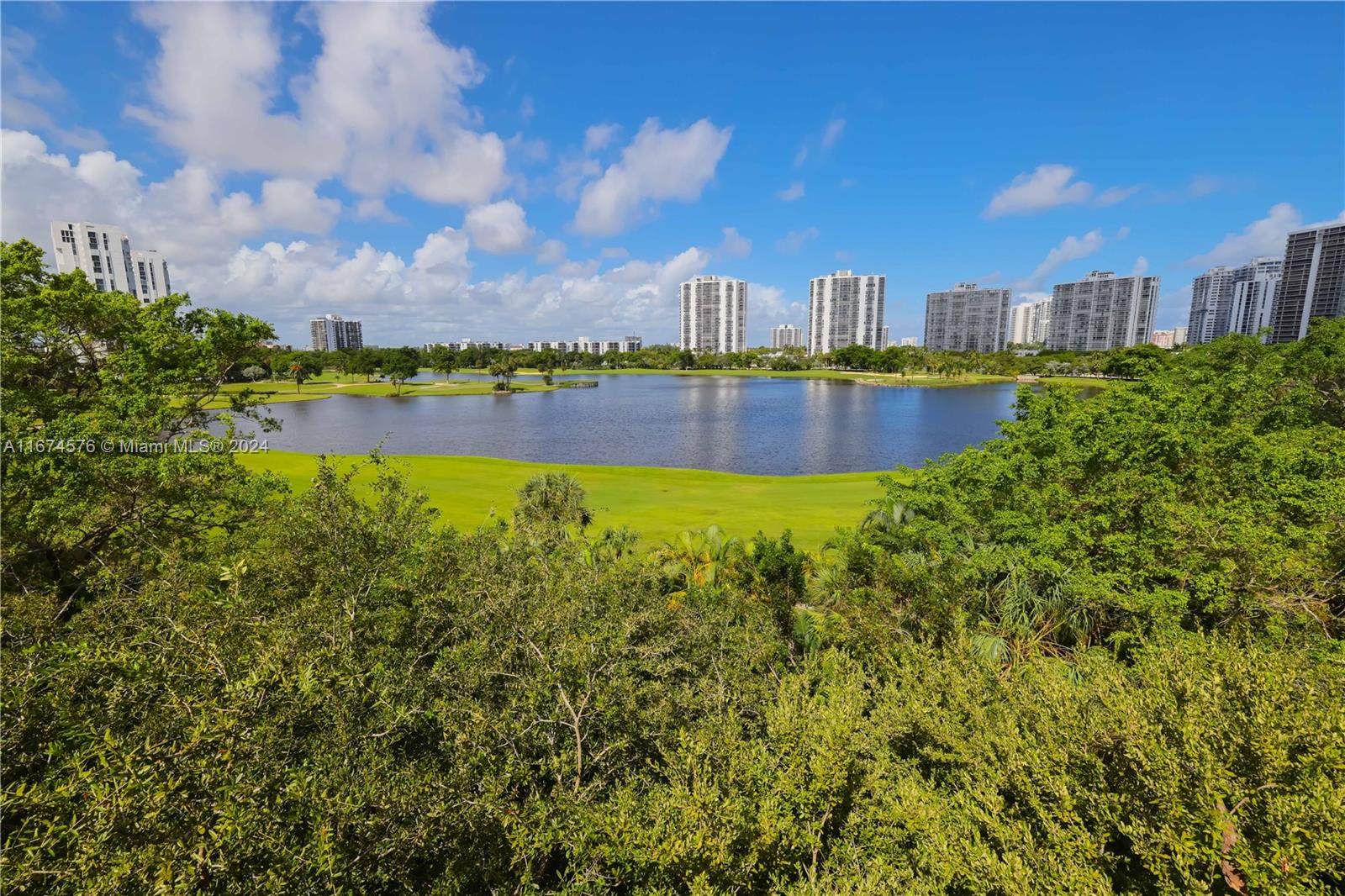 19900 E Country Club Dr #307, Aventura FL 33180