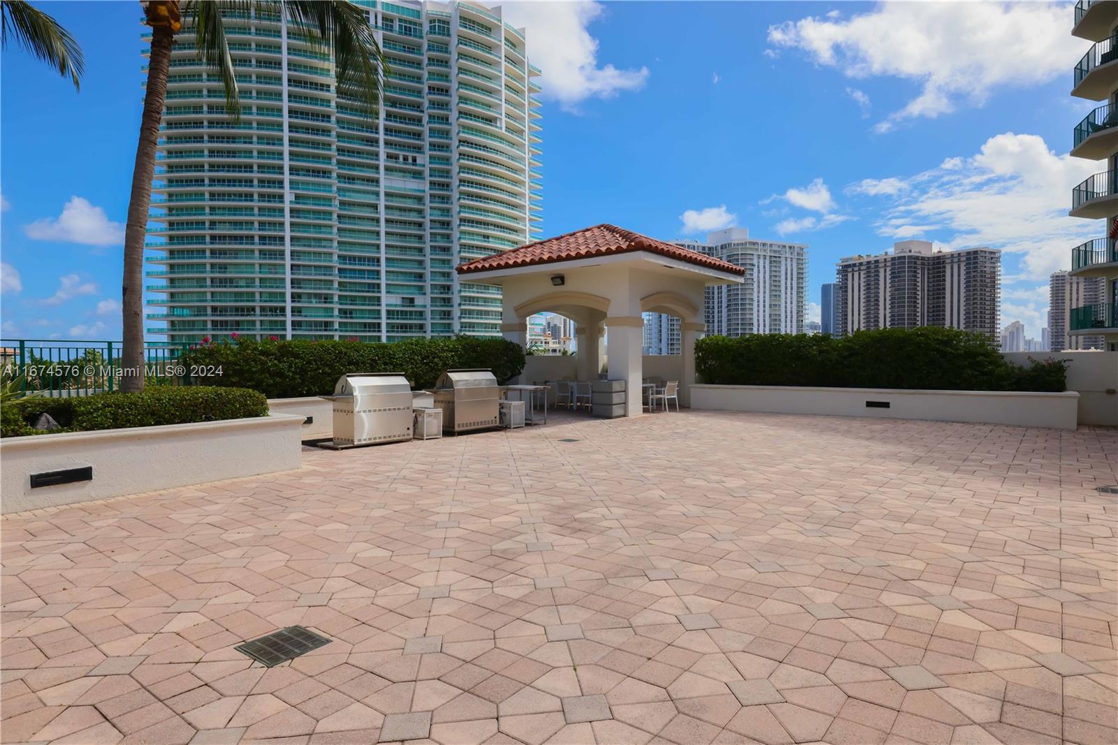 19900 E Country Club Dr #307, Aventura FL 33180