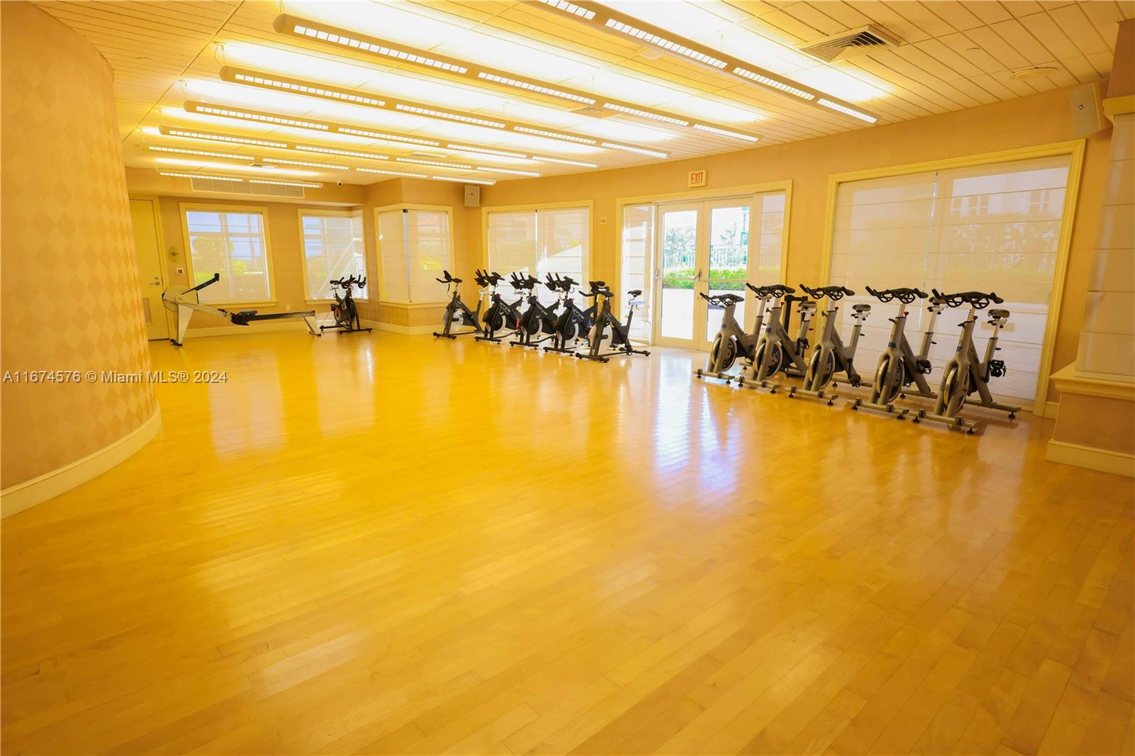 19900 E Country Club Dr #307, Aventura FL 33180