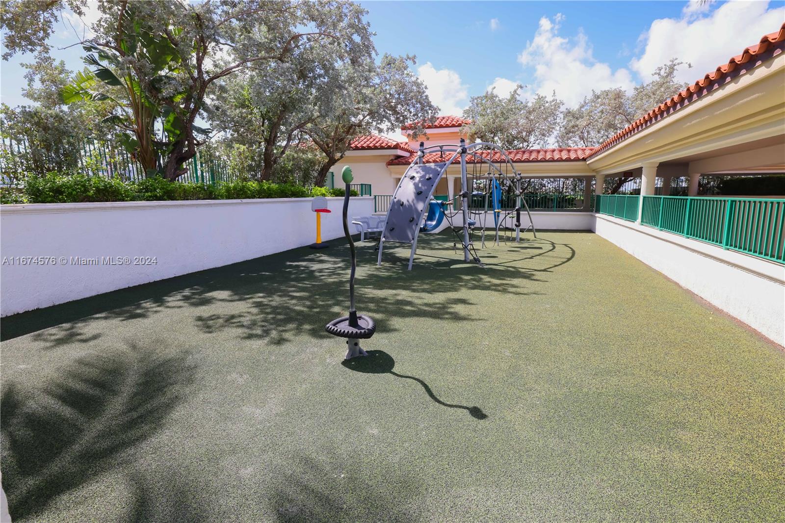 19900 E Country Club Dr #307, Aventura FL 33180
