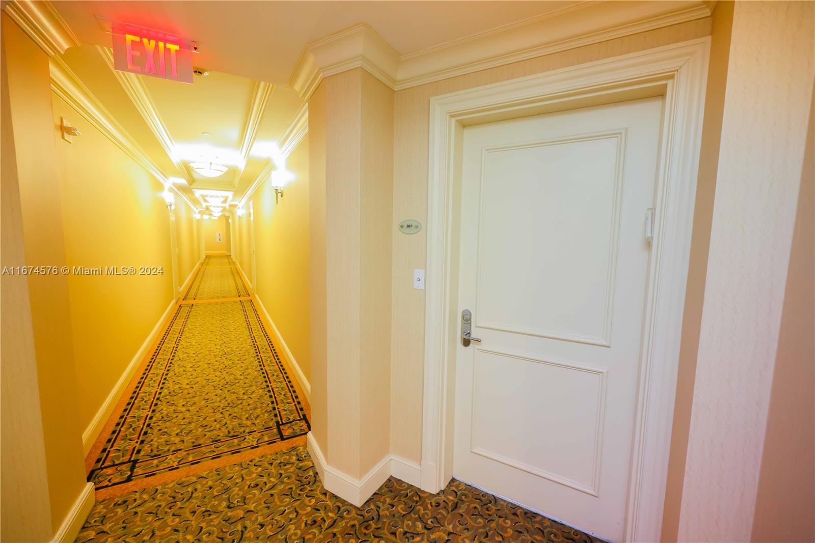 19900 E Country Club Dr #307, Aventura FL 33180
