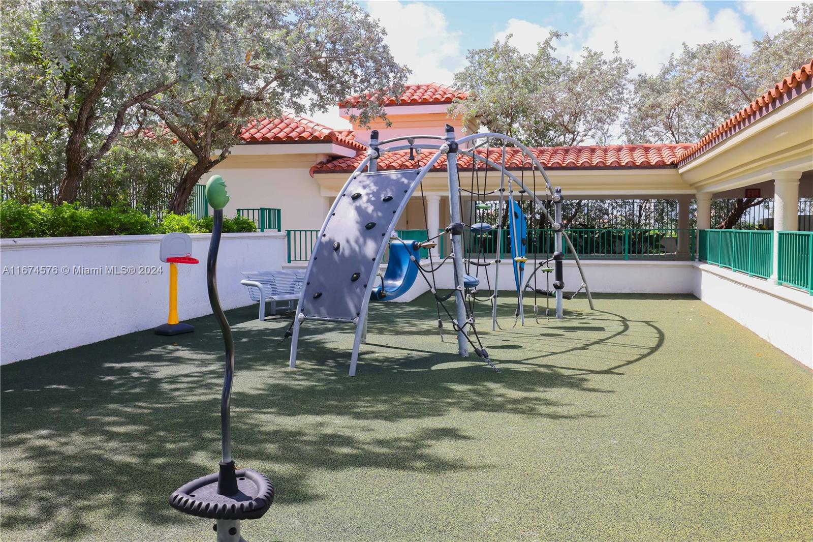19900 E Country Club Dr #307, Aventura FL 33180