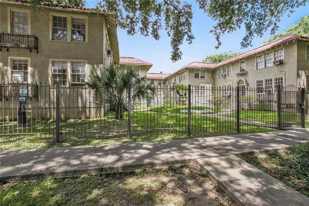 listing main picture