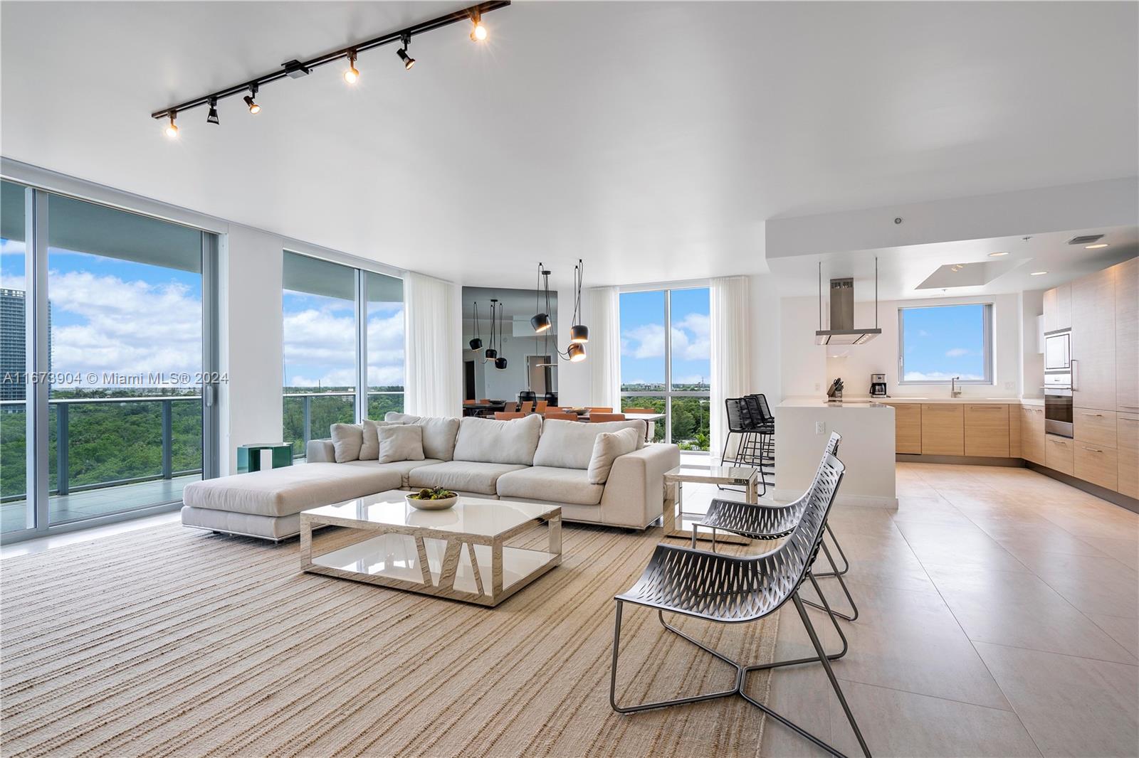 17111 Biscayne Blvd Unit 802, North Miami Beach, Florida 33160