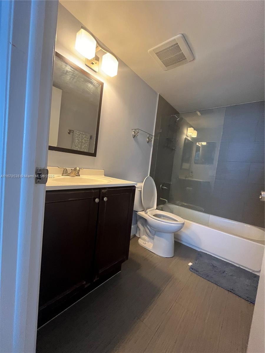 770 Claughton Island Dr #1414, Miami FL 33131