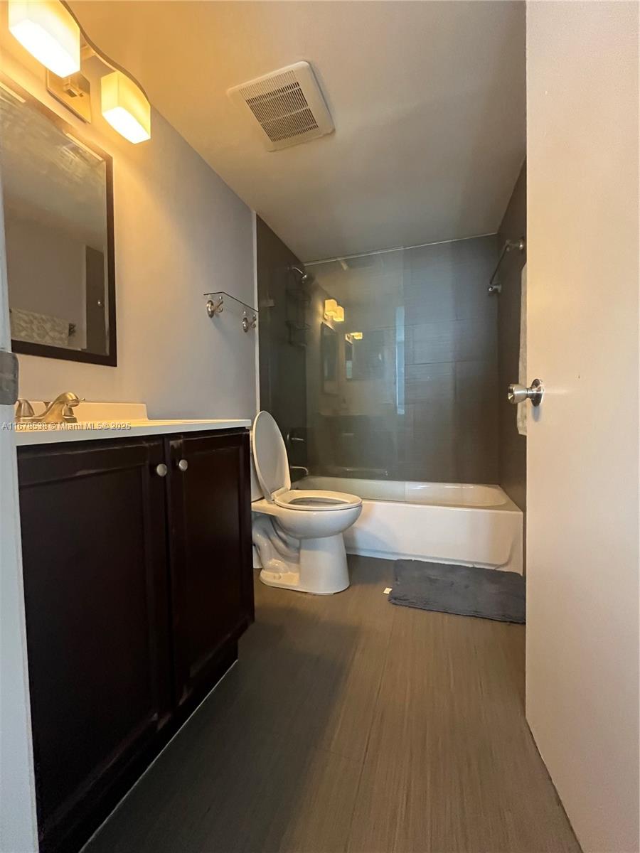770 Claughton Island Dr #1414, Miami FL 33131