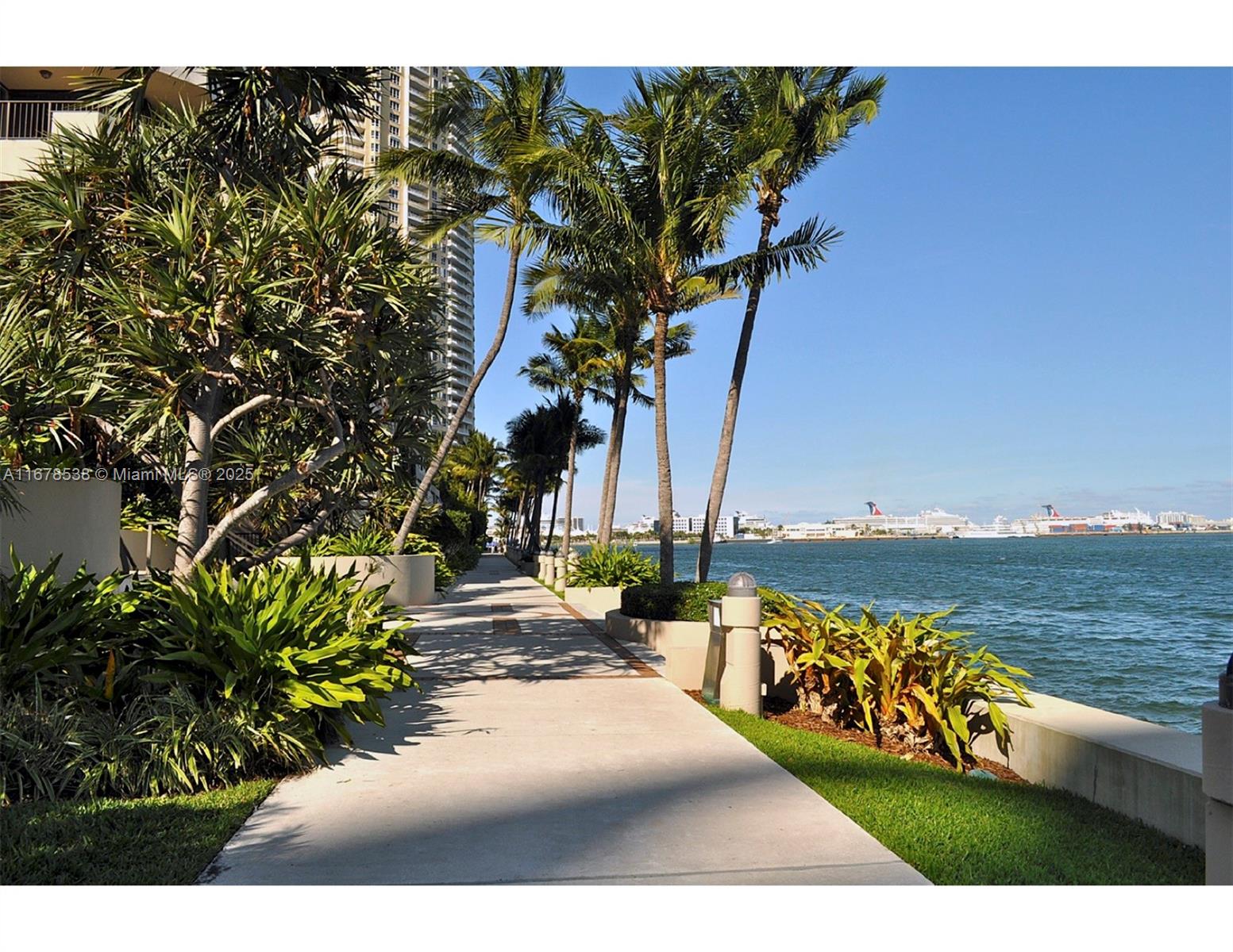 770 Claughton Island Dr #1414, Miami FL 33131