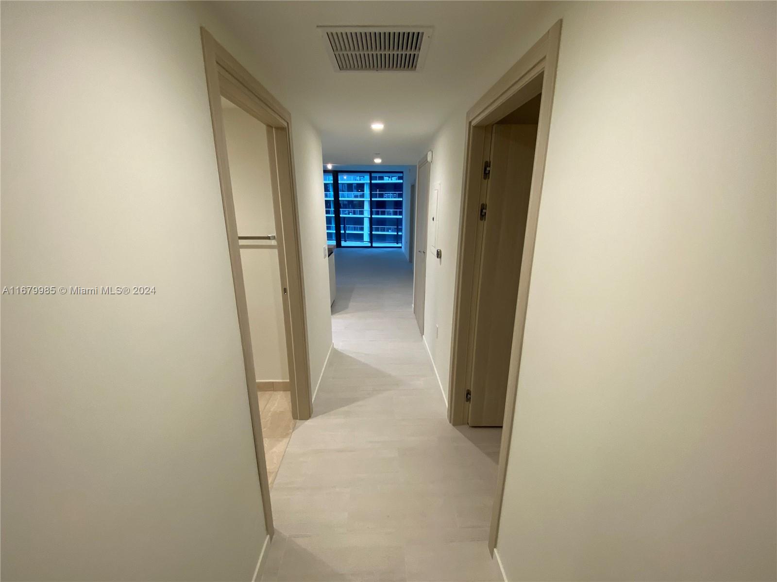 Apartamento à Venda em Miami, FL