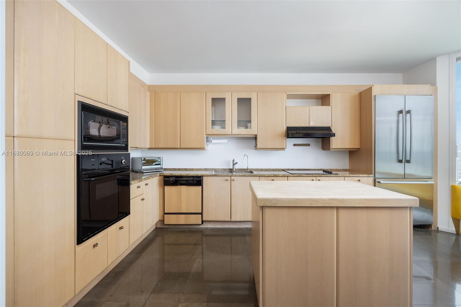 300 S Pointe Dr #3204, Miami Beach FL 33139