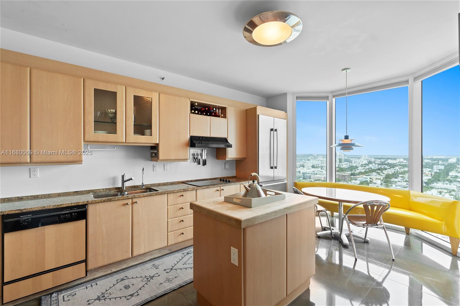 300 S Pointe Dr #3204, Miami Beach FL 33139