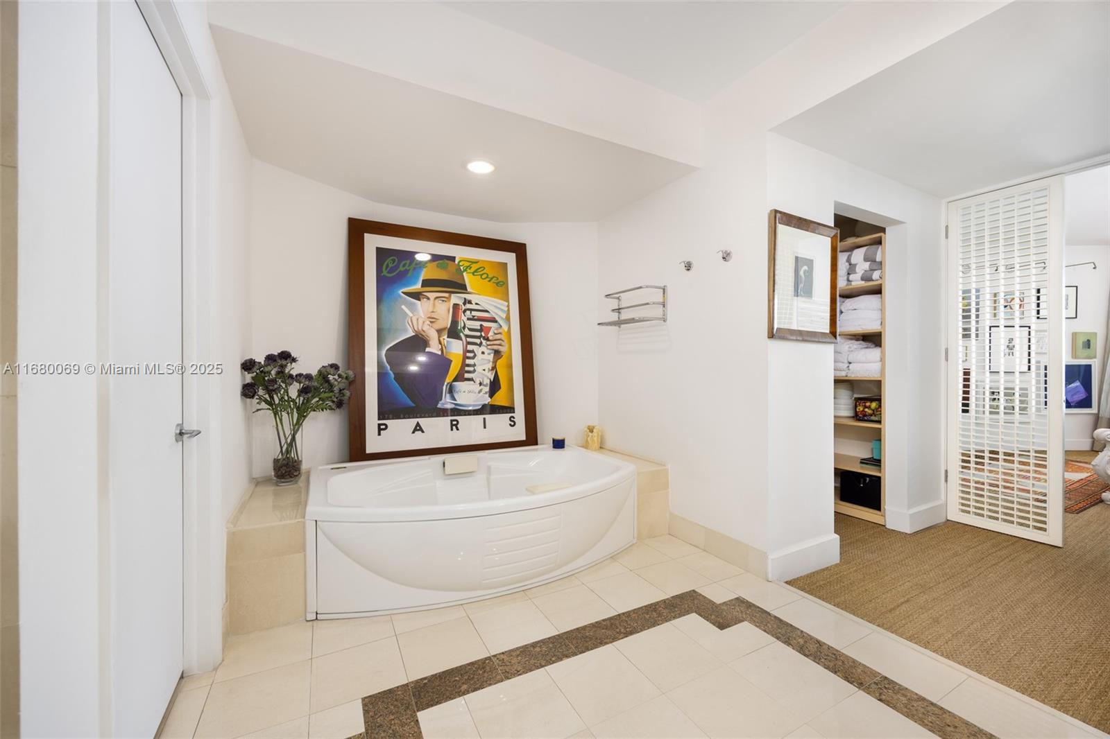 300 S Pointe Dr #3204, Miami Beach FL 33139