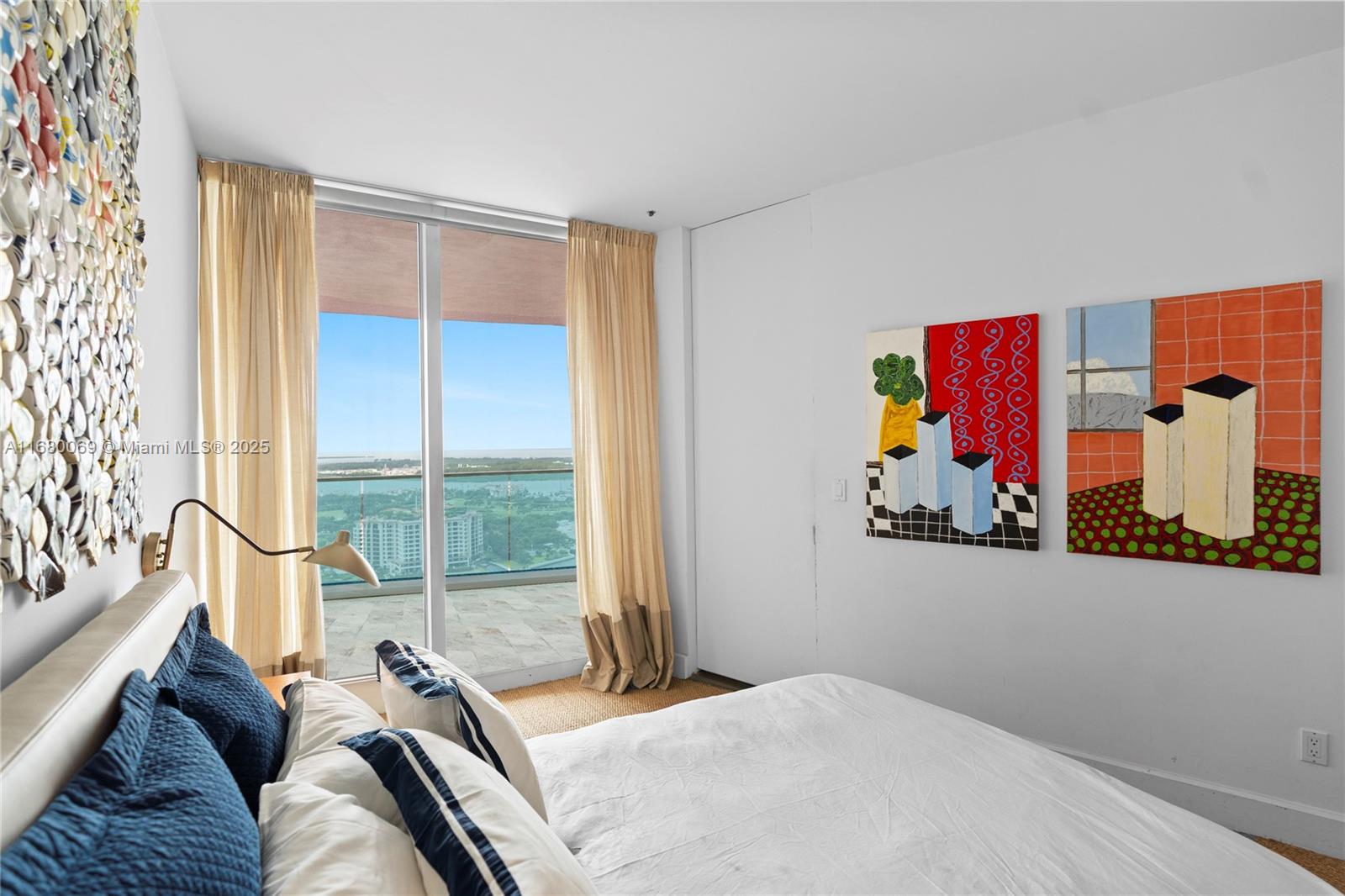 300 S Pointe Dr #3204, Miami Beach FL 33139