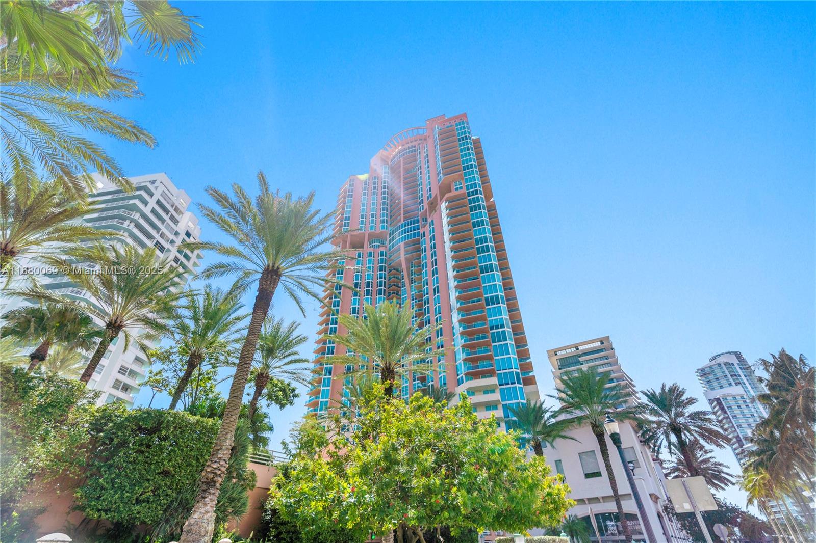 300 S Pointe Dr #3204, Miami Beach FL 33139