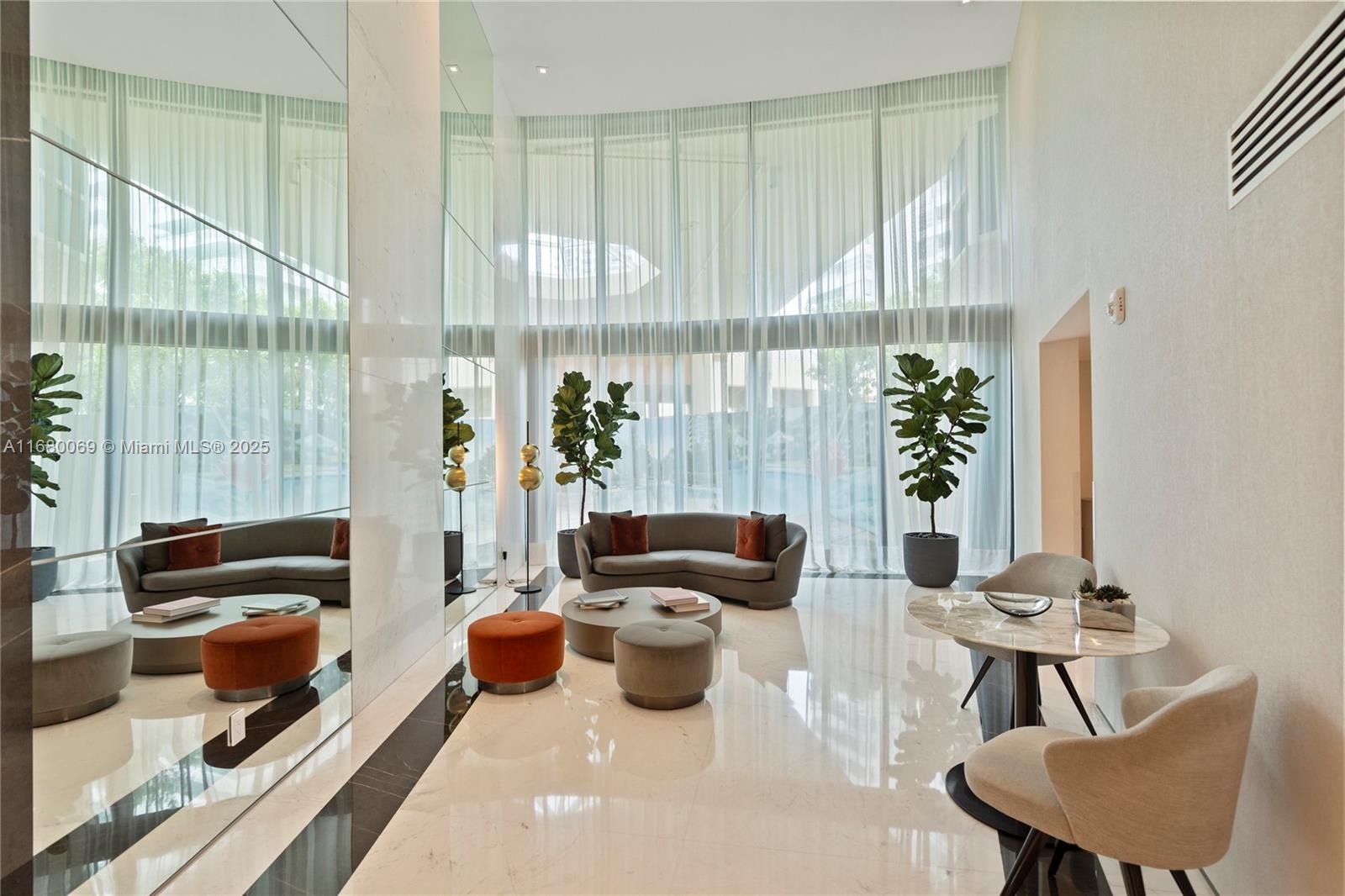 300 S Pointe Dr #3204, Miami Beach FL 33139