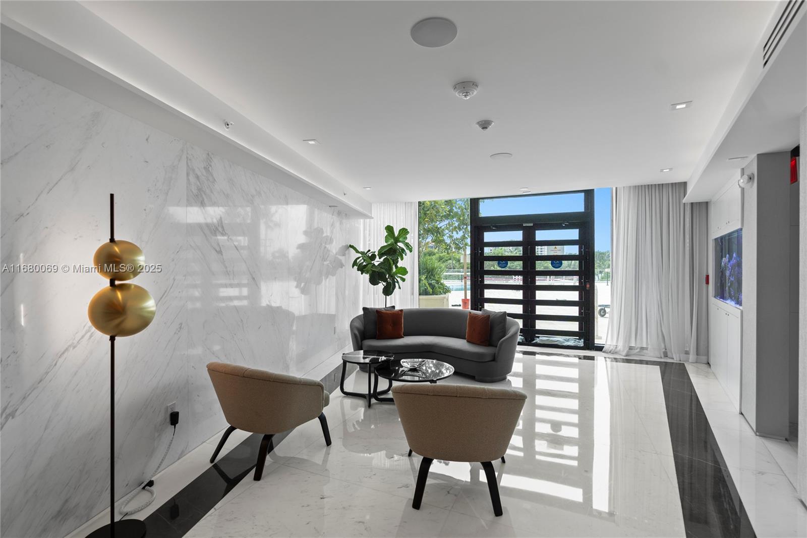 300 S Pointe Dr #3204, Miami Beach FL 33139