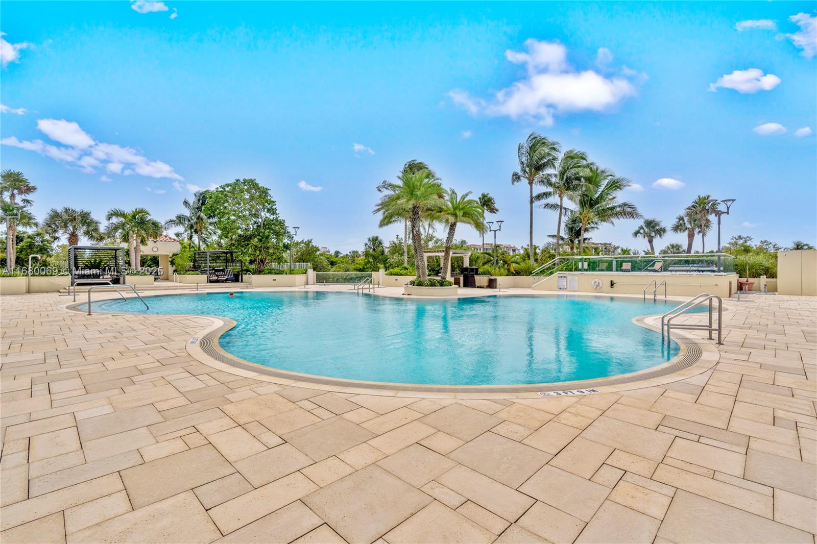 300 S Pointe Dr #3204, Miami Beach FL 33139