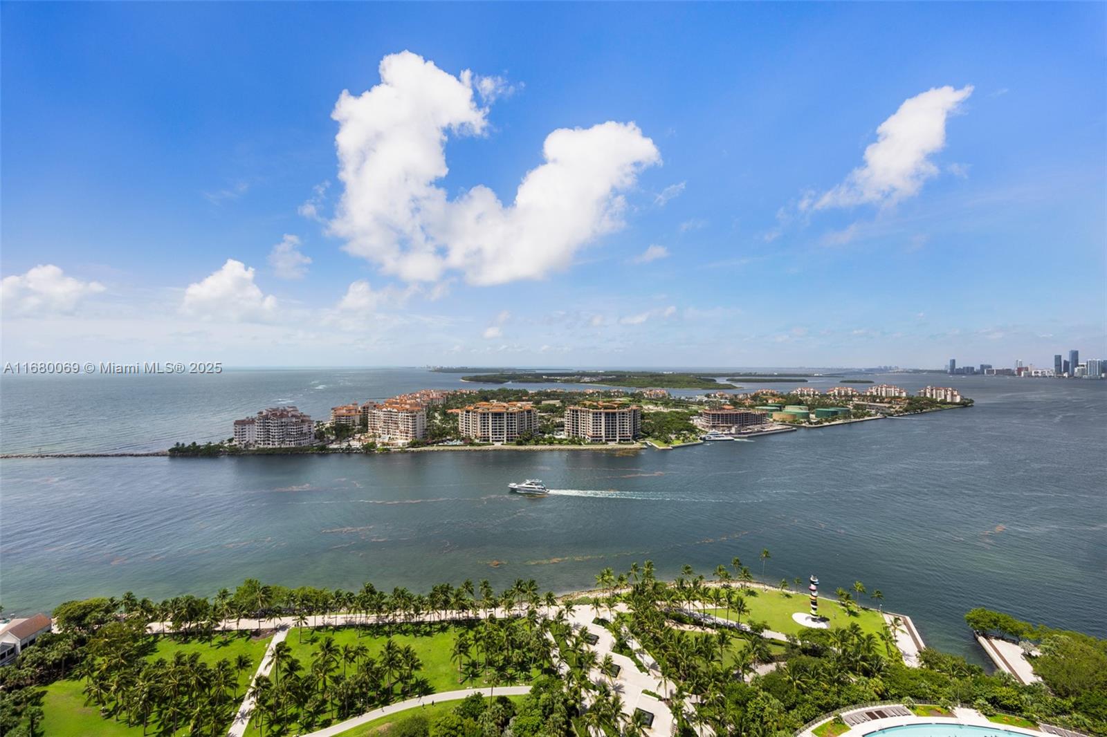300 S Pointe Dr #3204, Miami Beach FL 33139