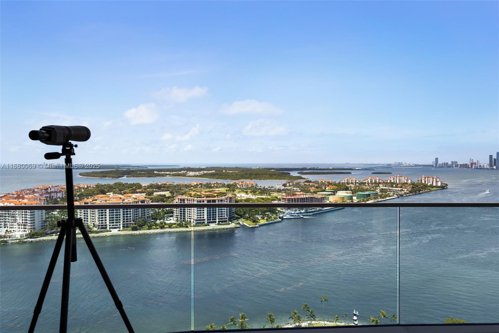 300 S Pointe Dr #3204, Miami Beach FL 33139