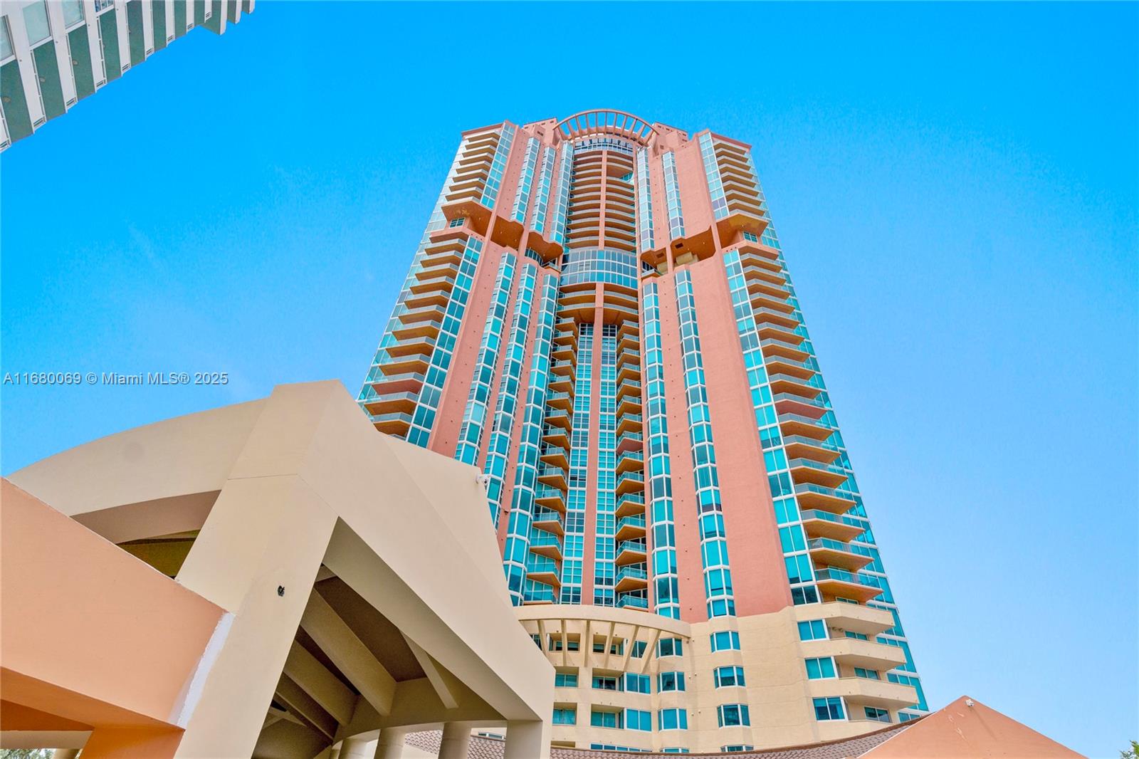 300 S Pointe Dr #3204, Miami Beach FL 33139