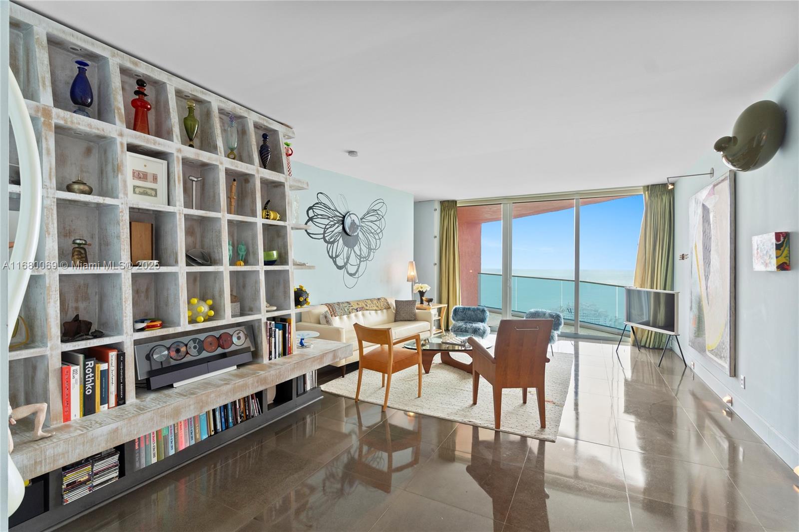 300 S Pointe Dr #3204, Miami Beach FL 33139
