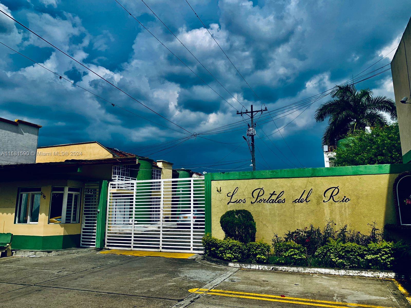 Los Portales Del Rio