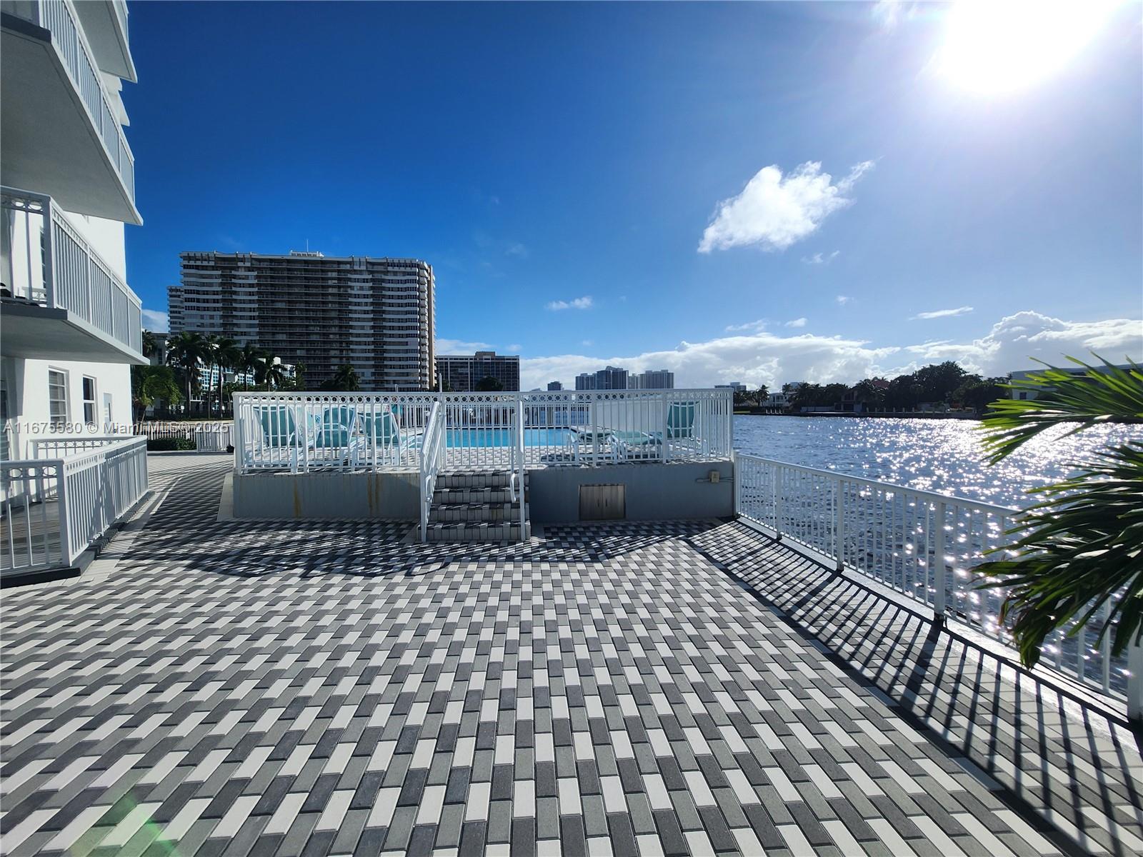 1913 S Ocean Dr 423