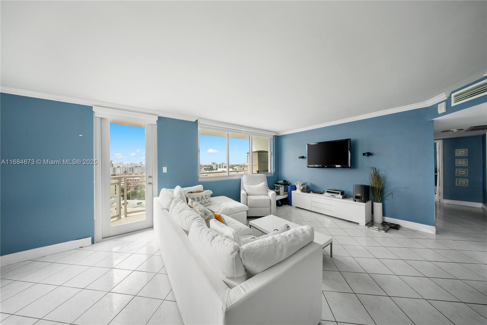 7135 Collins Ave 1215