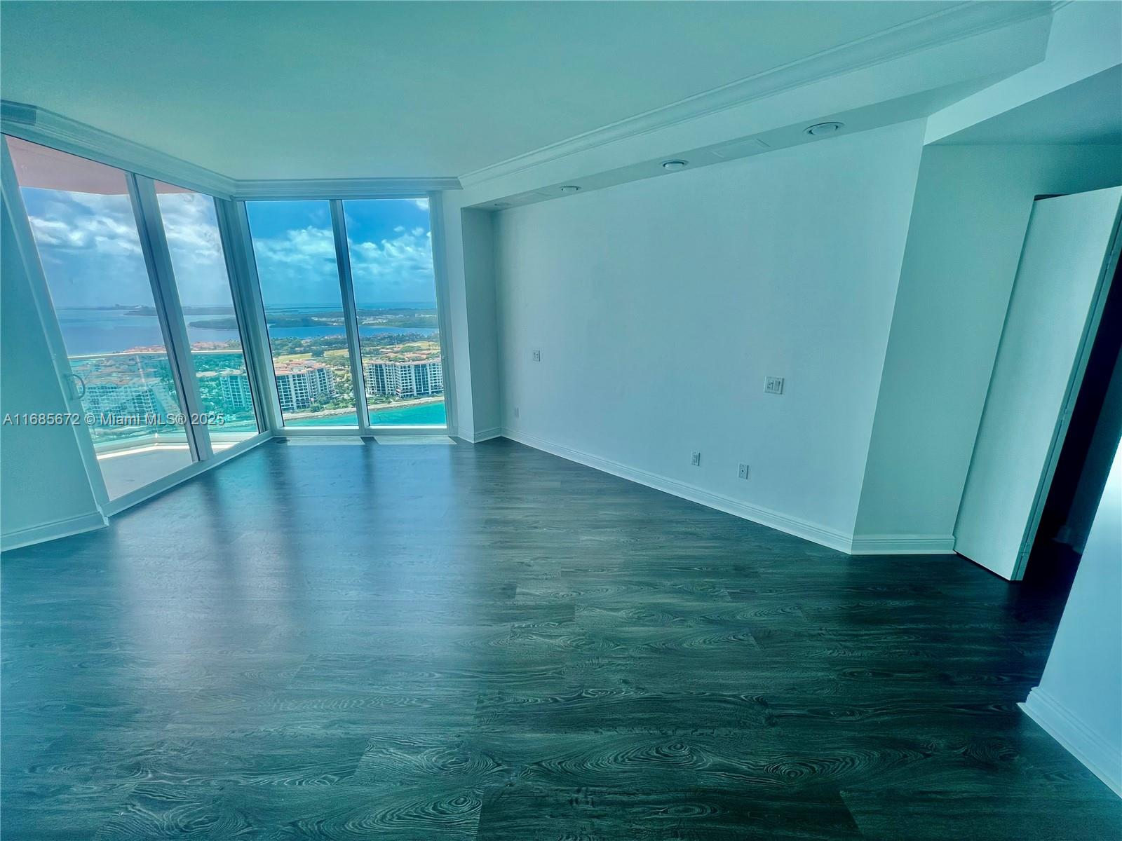 300 S Pointe Dr #3601, Miami Beach FL 33139