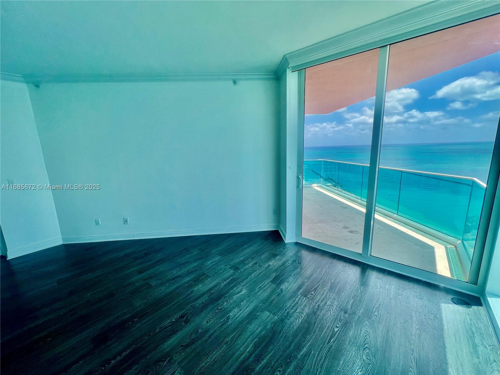 300 S Pointe Dr #3601, Miami Beach FL 33139