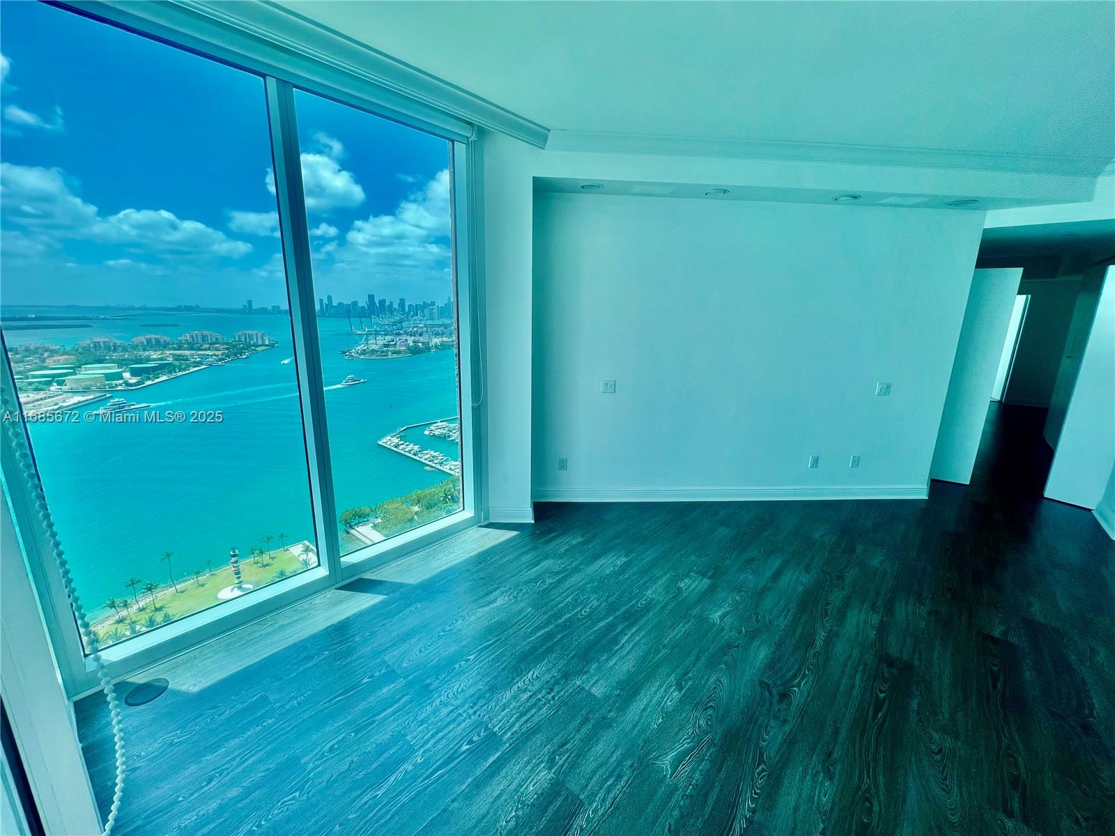 300 S Pointe Dr #3601, Miami Beach FL 33139
