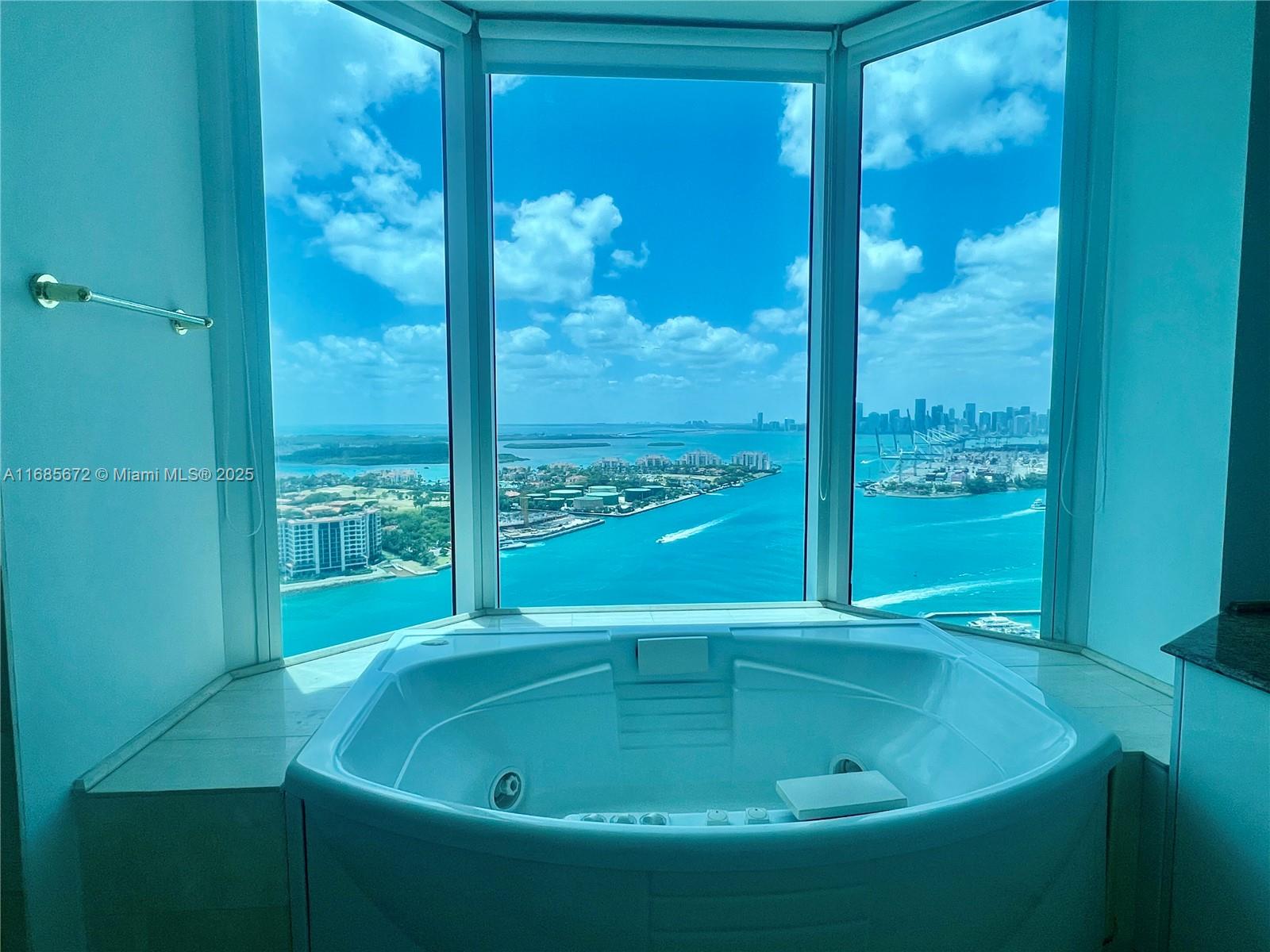 300 S Pointe Dr #3601, Miami Beach FL 33139