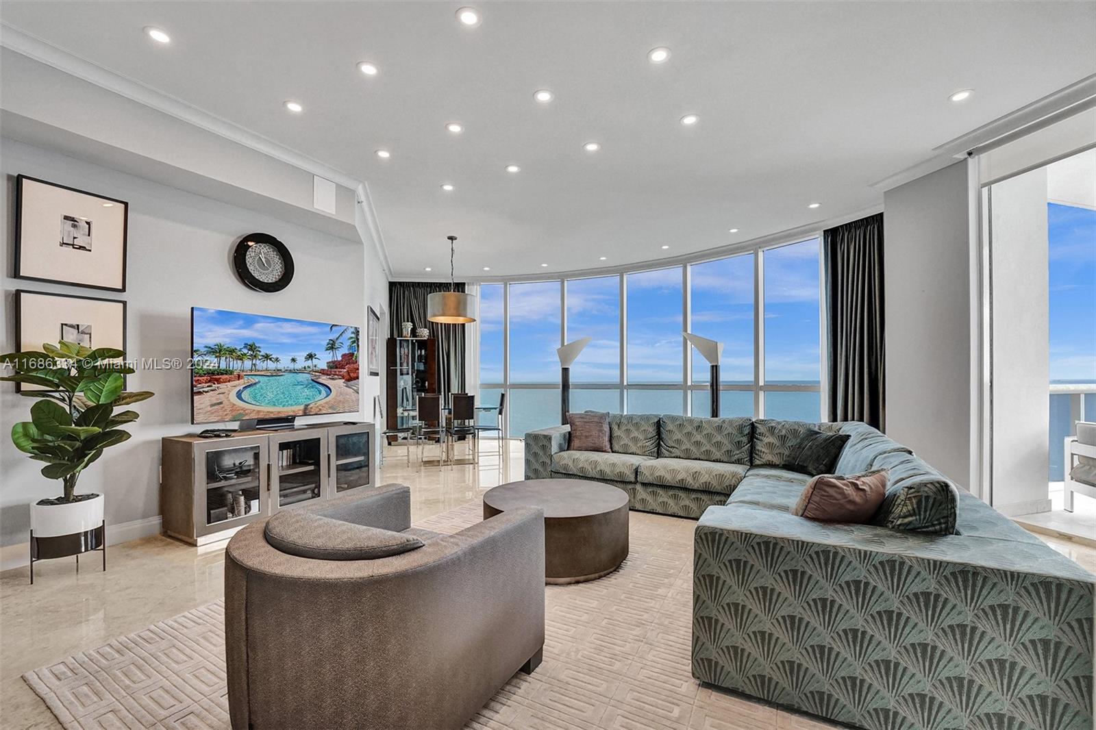 Apartamento à Venda em Sunny Isles Beach, FL