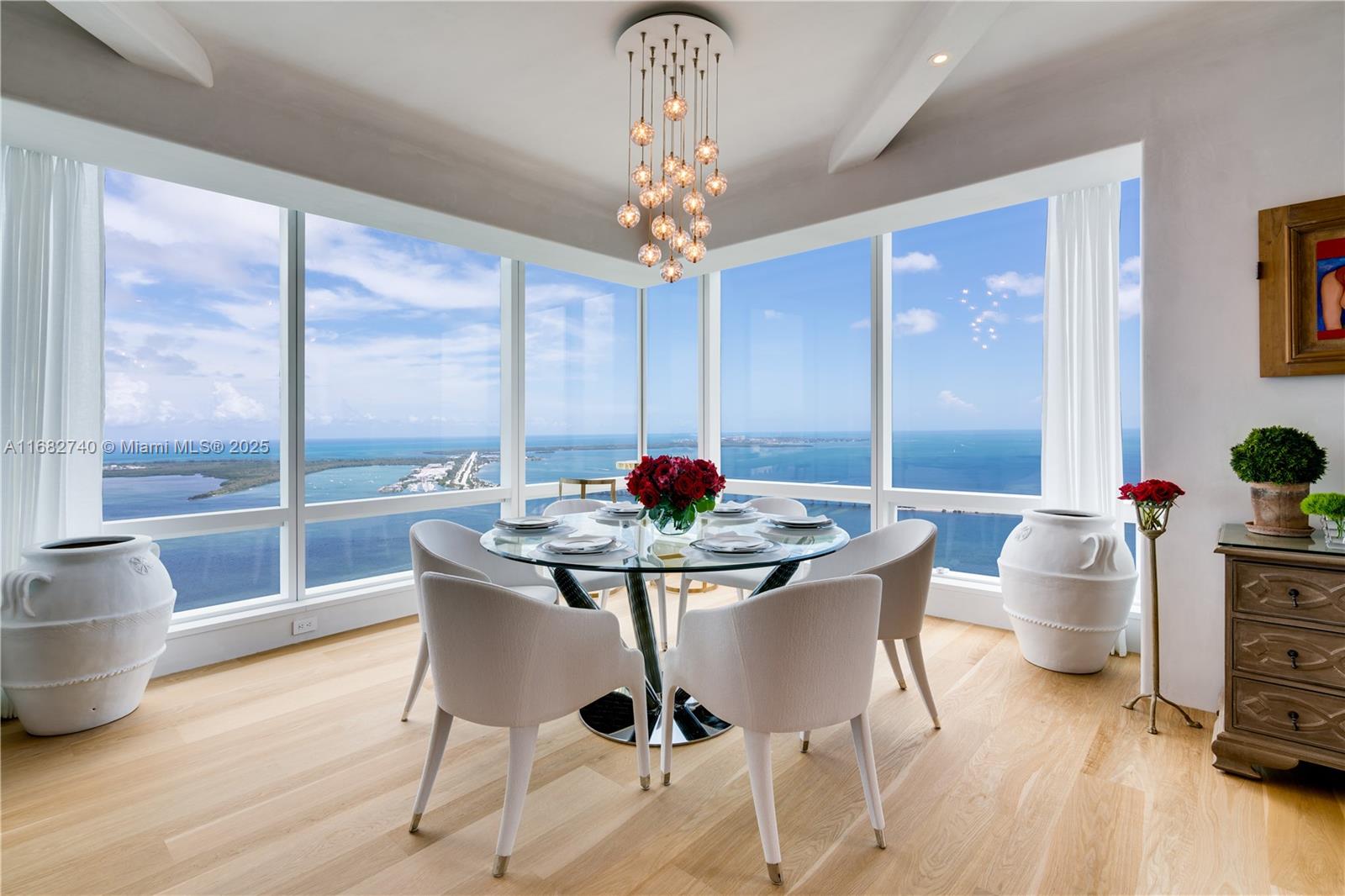 Apartamento à Venda em Miami, FL