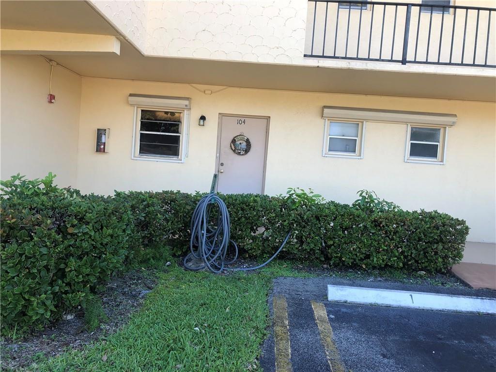 Homes for sale in Hollywood, FL | 100 Berkley Rd #104, Hollywood, FL 33024 | MLS# F10469538