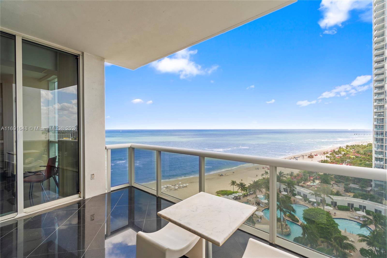 Apartamento à Venda em Sunny Isles Beach, FL