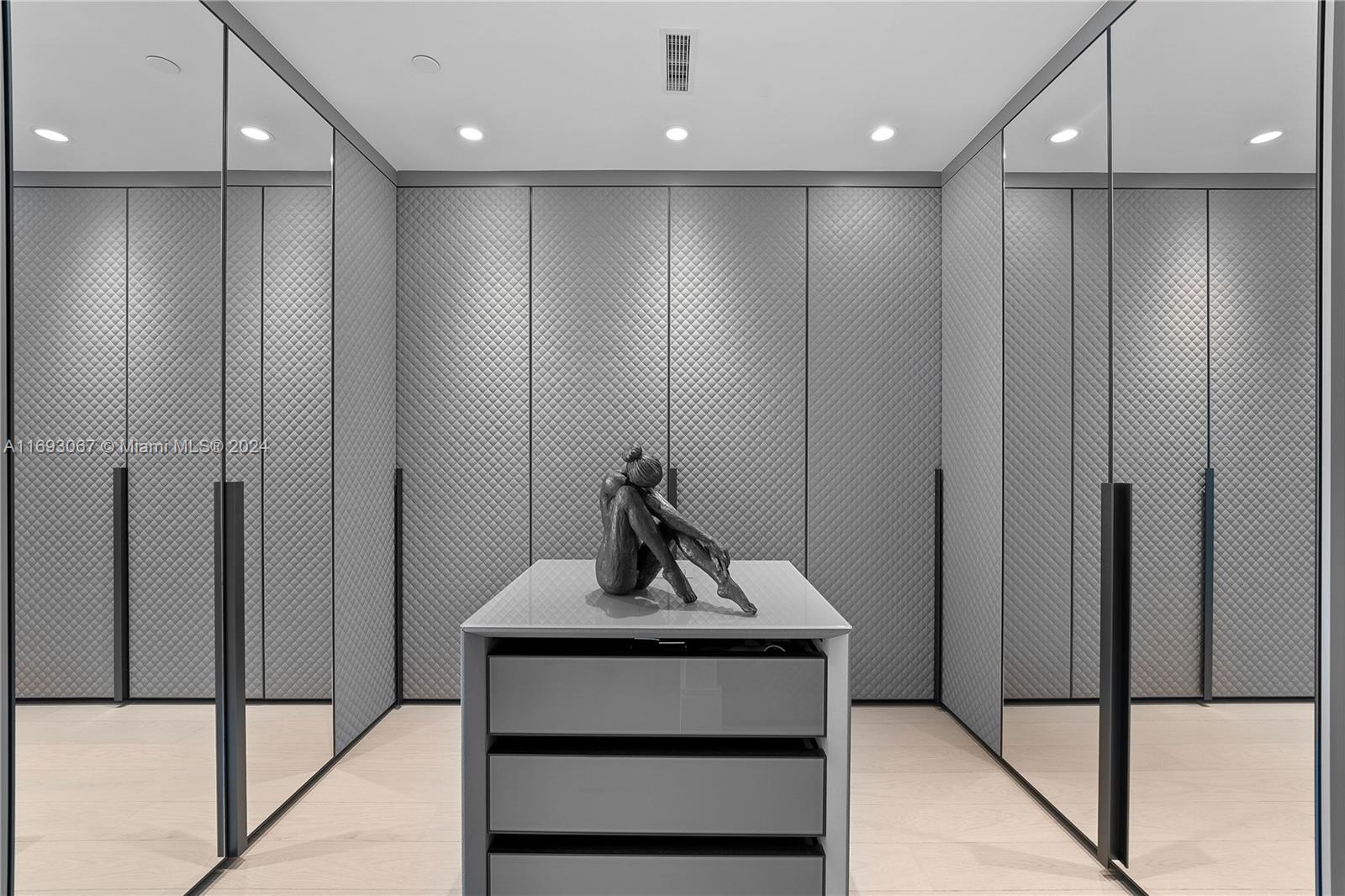 17975 Collins #1701, Sunny Isles Beach FL 33160