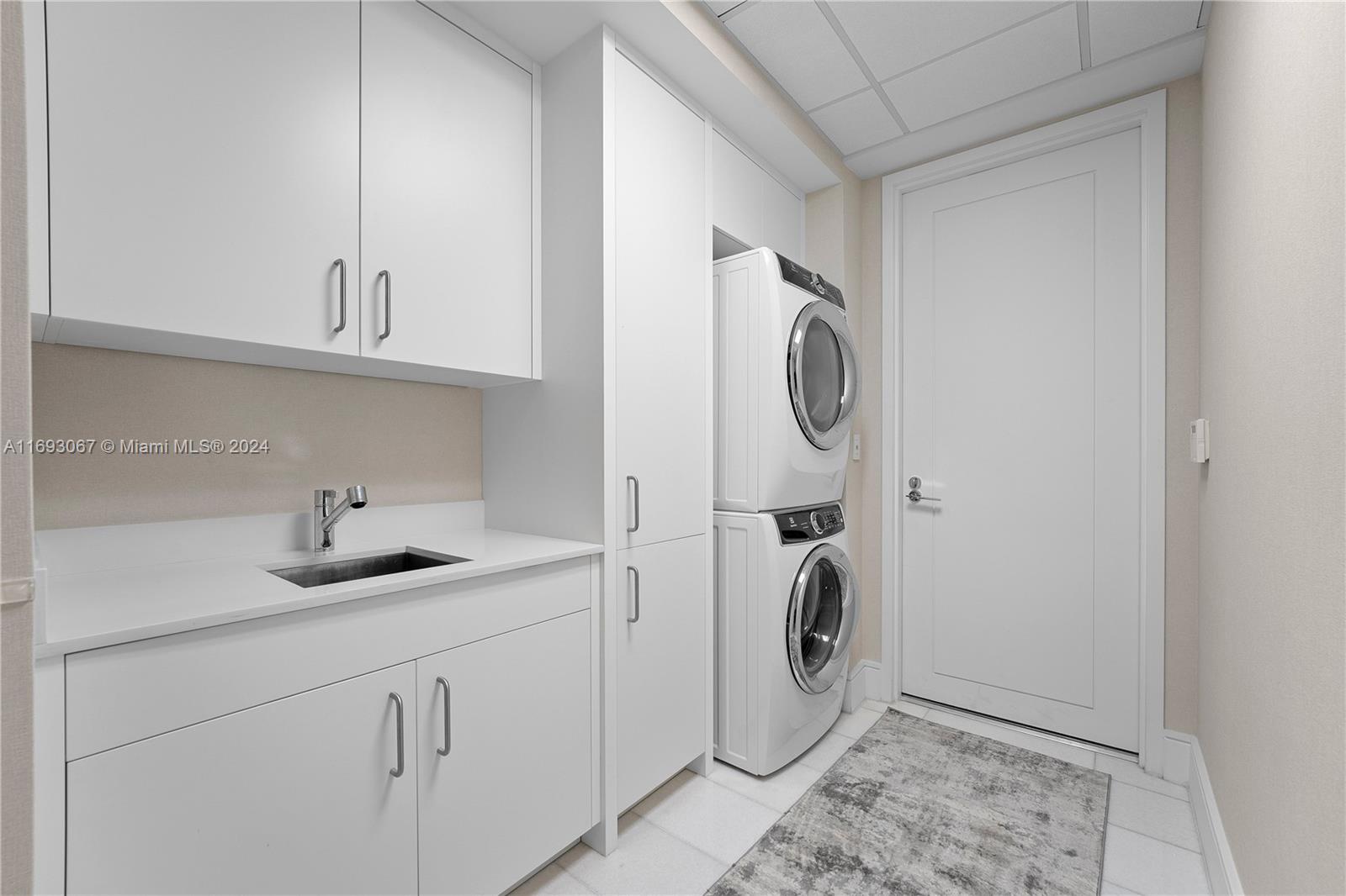 17975 Collins #1701, Sunny Isles Beach FL 33160