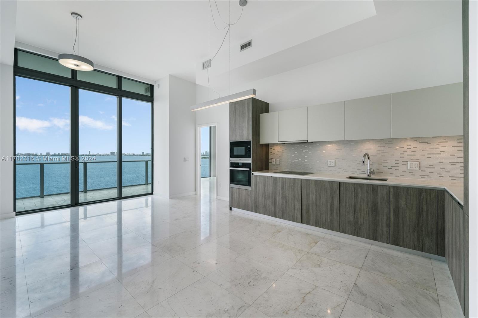 Apartamento à Venda em Miami, FL