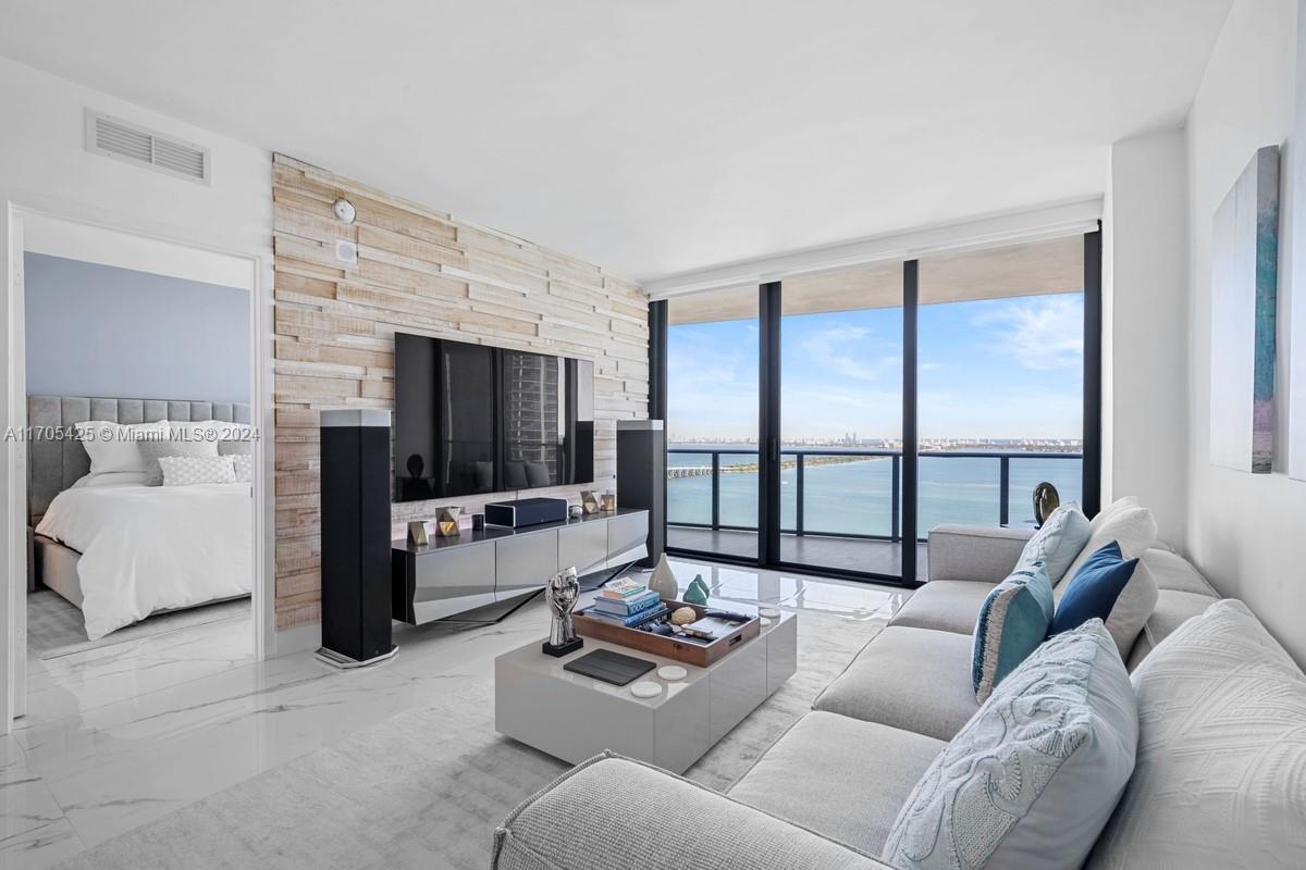 Condo for Sale in Miami, FL